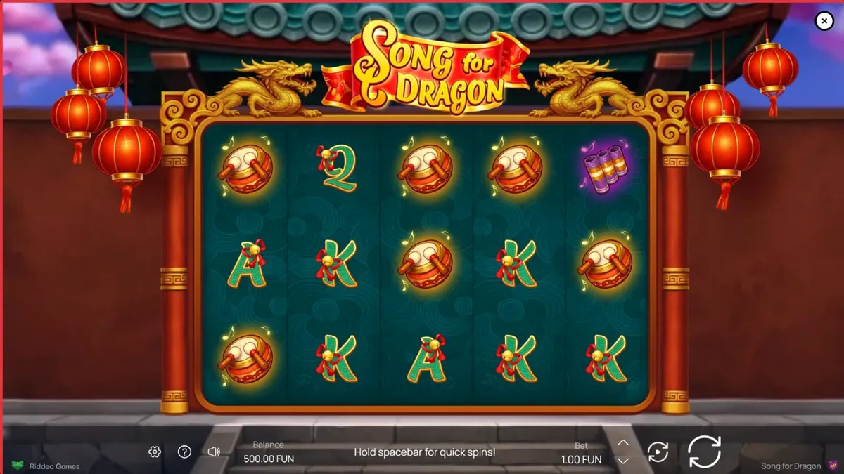 Pemandangan lembah Tiongkok kuno dengan naga emas dan simbol slot Song for Dragon